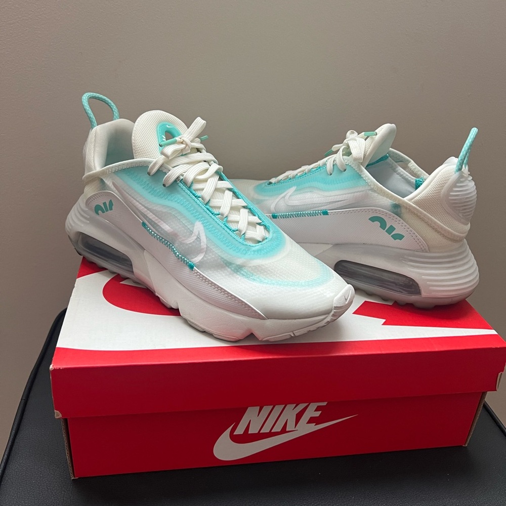 Nike Air Max 2090 - Size 8 Women (US)